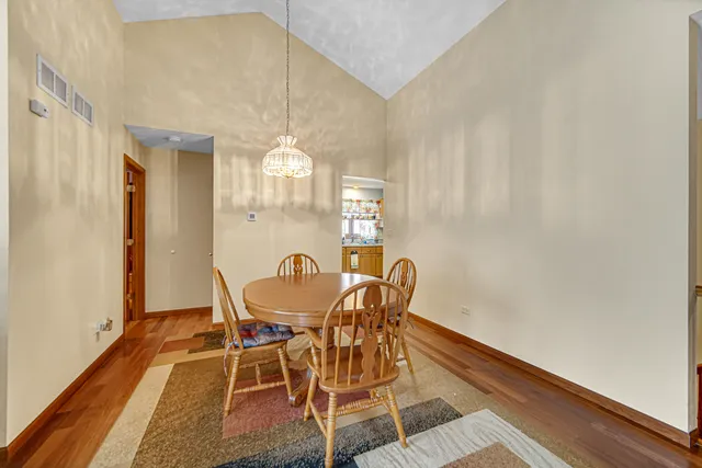 $310,000 | 2718 Lake Side Circle, Joliet, IL 60431