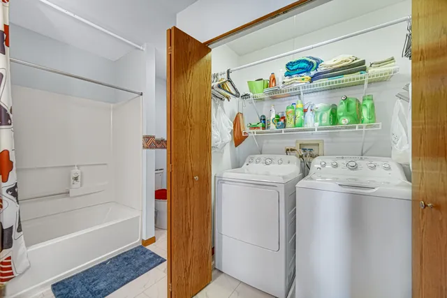 $310,000 | 2718 Lake Side Circle, Joliet, IL 60431