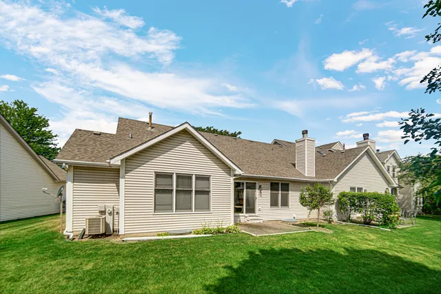 $310,000 | 2718 Lake Side Circle, Joliet, IL 60431