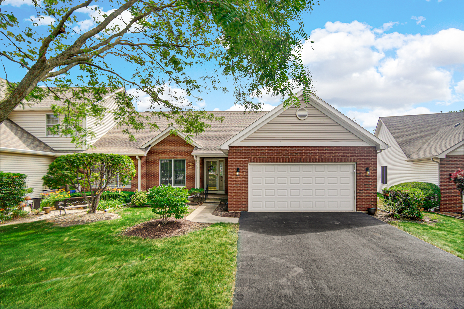 2718 Lake Side Circle Joliet, IL 60431 - Photo 3 of 26