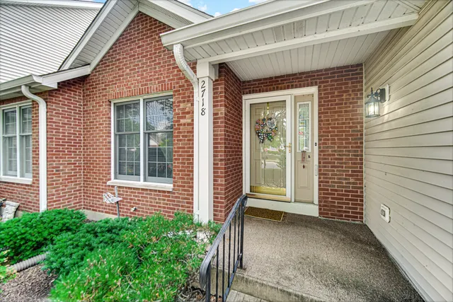 $310,000 | 2718 Lake Side Circle, Joliet, IL 60431