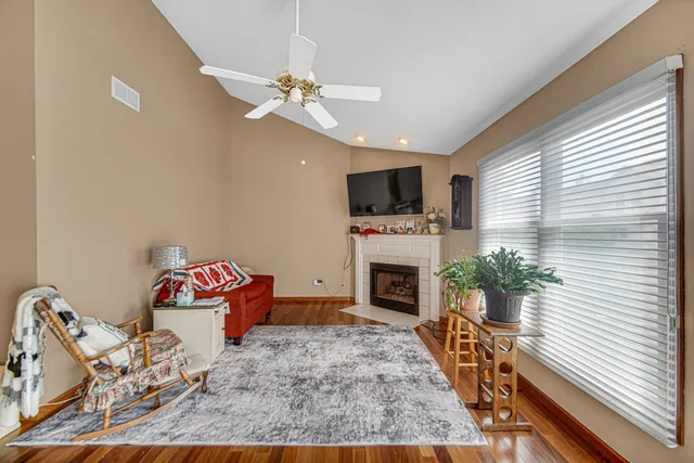 $310,000 | 2718 Lake Side Circle, Joliet, IL 60431