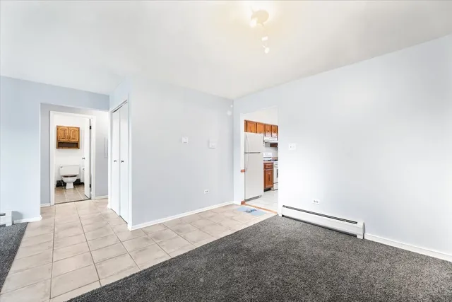 $1,900 | 922 West Irving Park Road, Unit 303, Bensenville, IL 60106