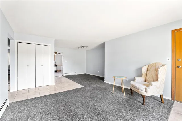 $1,900 | 922 West Irving Park Road, Unit 303, Bensenville, IL 60106