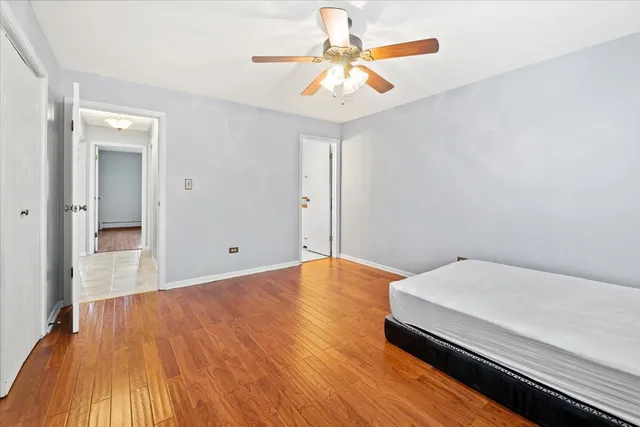 $1,900 | 922 West Irving Park Road, Unit 303, Bensenville, IL 60106