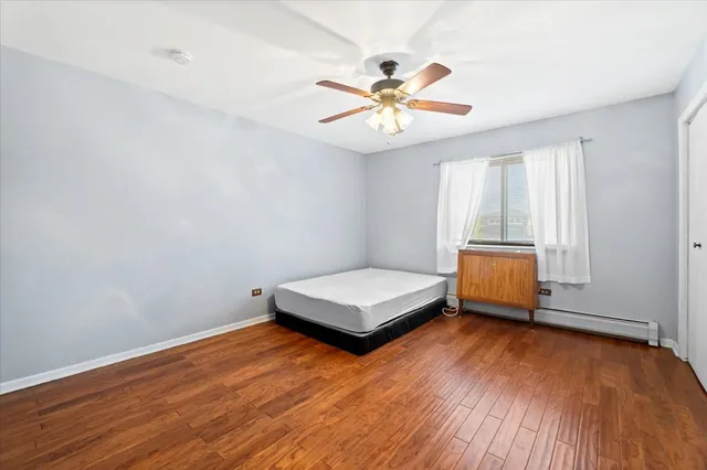 $1,900 | 922 West Irving Park Road, Unit 303, Bensenville, IL 60106