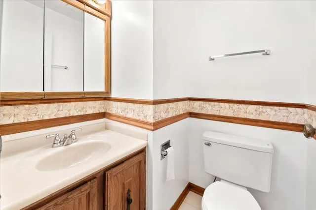 $1,900 | 922 West Irving Park Road, Unit 303, Bensenville, IL 60106