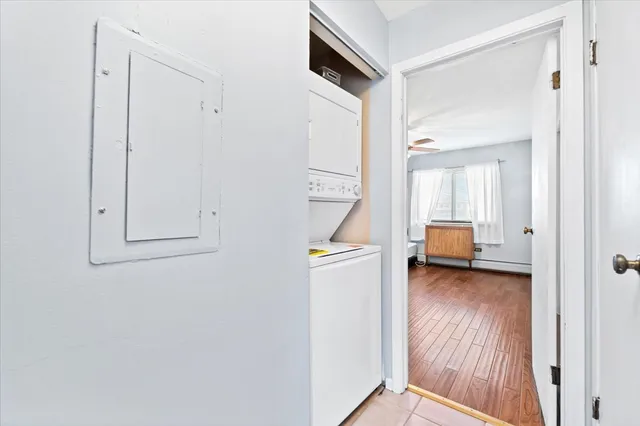 $1,900 | 922 West Irving Park Road, Unit 303, Bensenville, IL 60106