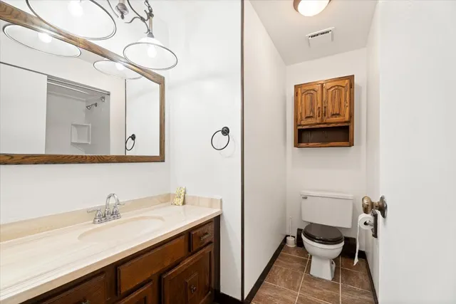 $1,900 | 922 West Irving Park Road, Unit 303, Bensenville, IL 60106