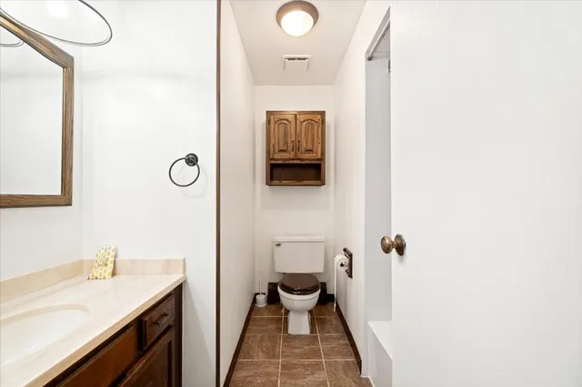 $1,900 | 922 West Irving Park Road, Unit 303, Bensenville, IL 60106