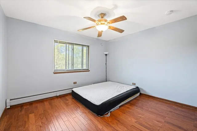 $1,900 | 922 West Irving Park Road, Unit 303, Bensenville, IL 60106