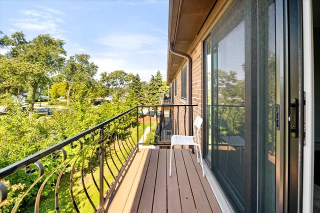 $1,900 | 922 West Irving Park Road, Unit 303, Bensenville, IL 60106