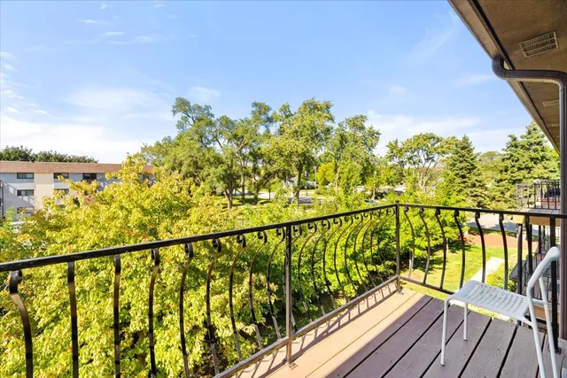 $1,900 | 922 West Irving Park Road, Unit 303, Bensenville, IL 60106