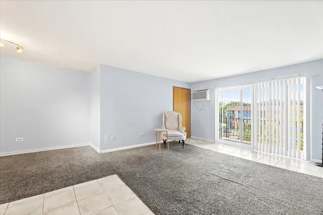$1,900 | 922 West Irving Park Road, Unit 303, Bensenville, IL 60106