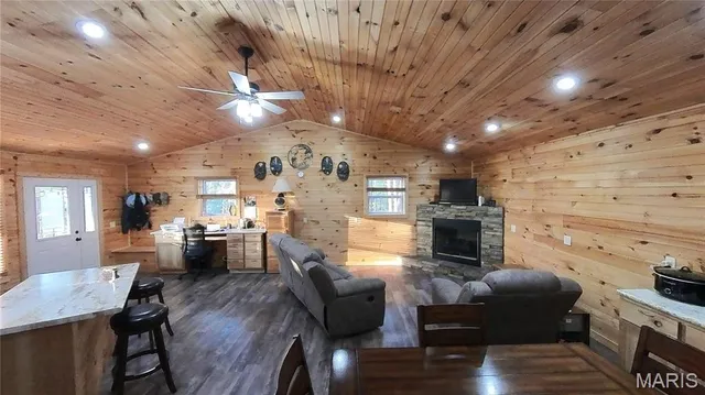 $299,900 | 2887 County Road 5620, Willow Springs, MO 65793