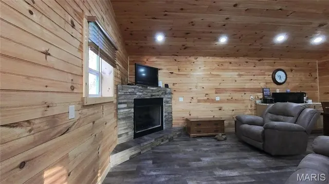 $299,900 | 2887 County Road 5620, Willow Springs, MO 65793