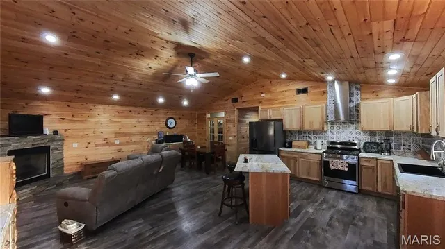 $299,900 | 2887 County Road 5620, Willow Springs, MO 65793