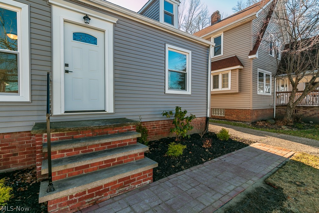 4502 Lilac Road Cleveland, OH 44121 - Photo 3 of 35