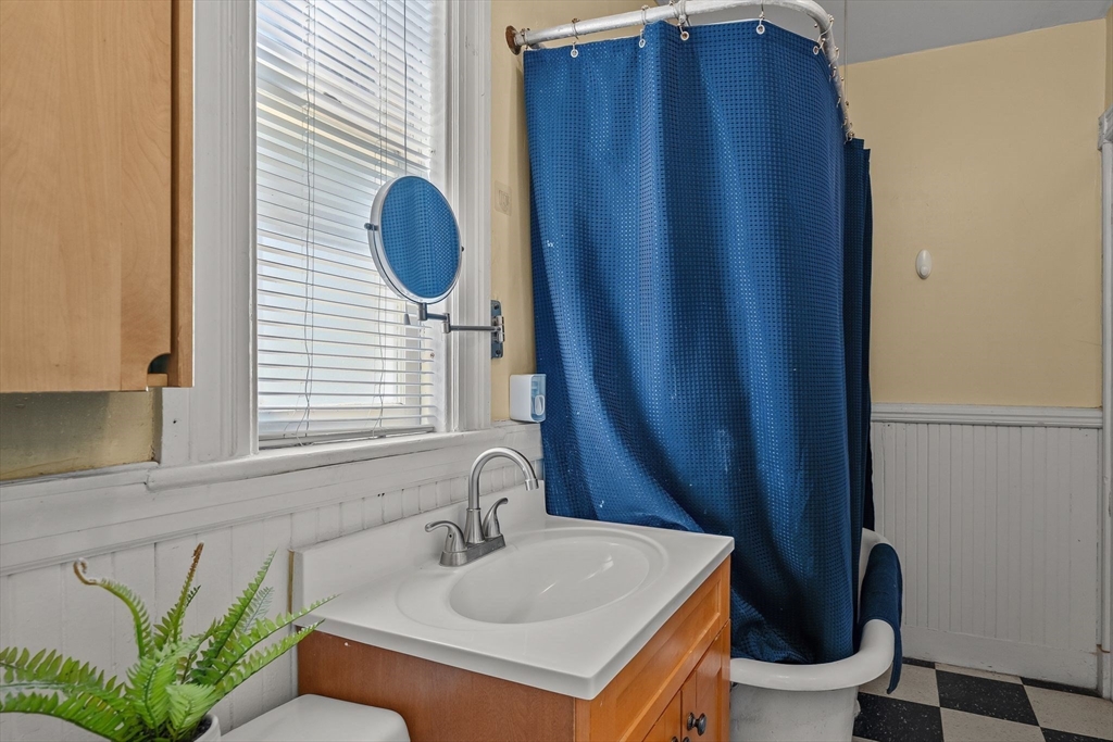 17 Windermere Road Boston, MA 02125 - Photo 12 of 38