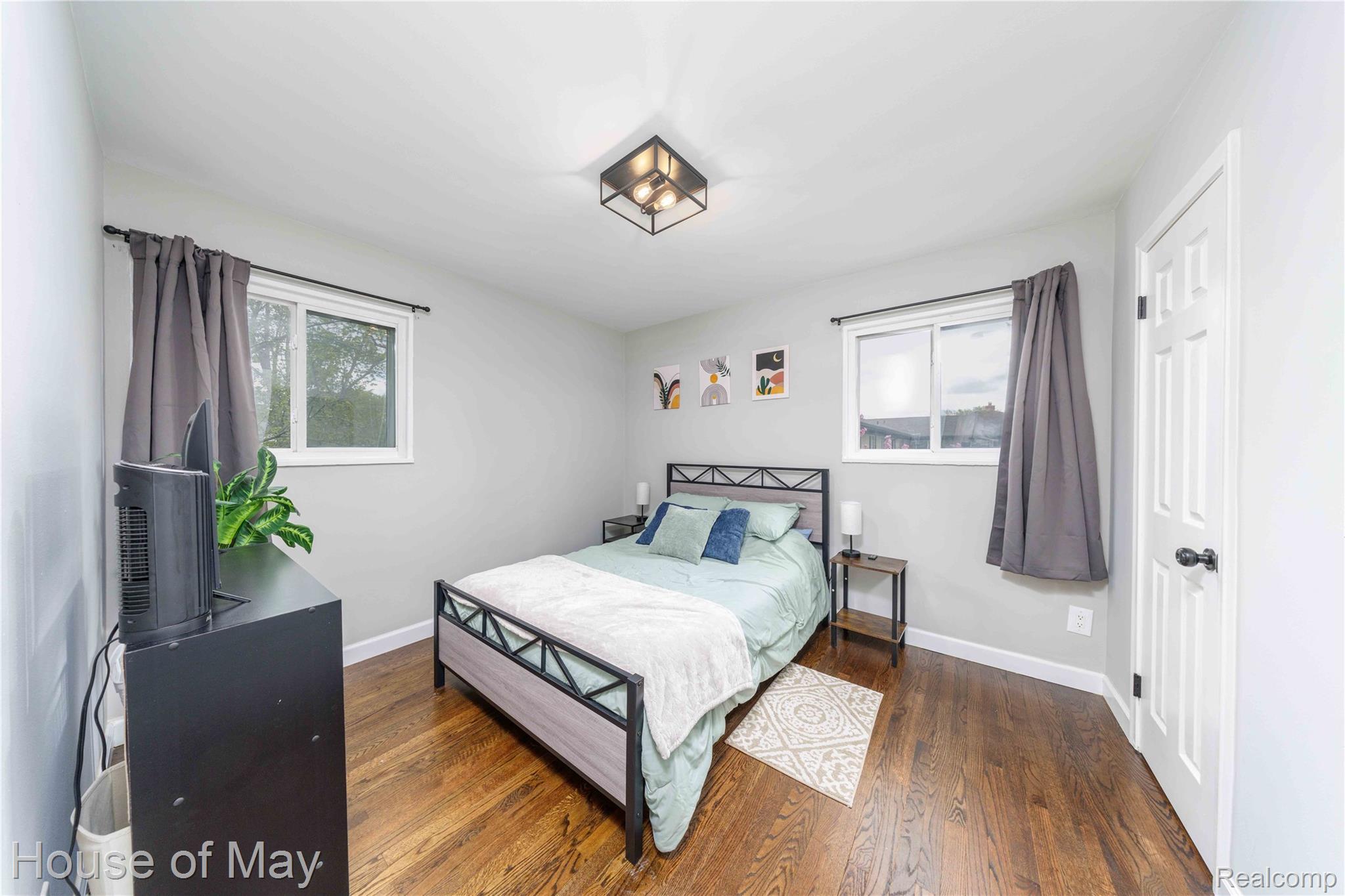 2099 East Maple Road Birmingham, MI 48009 - Photo 6 of 15 2099 E Maple-9.jpeg