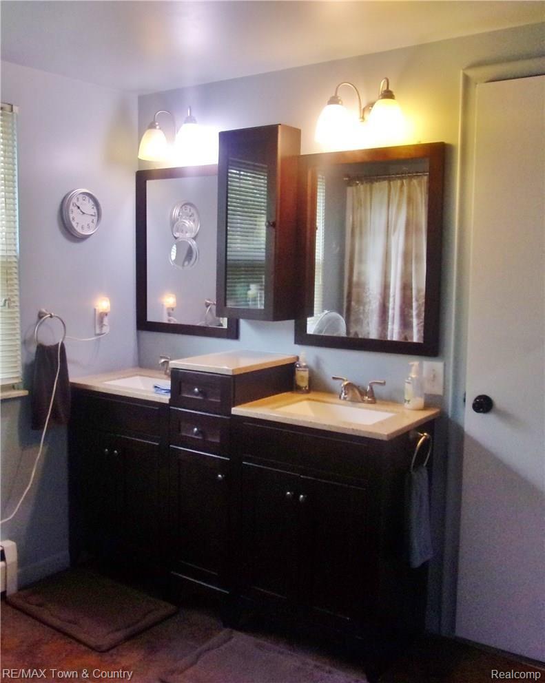 7325 Elms Road Swartz Creek, MI 48473 - Photo 19 of 30 106_3749.JPG