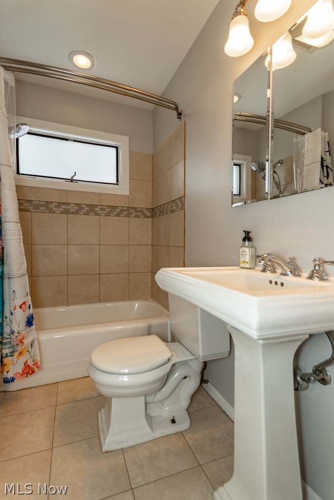2465 Dentzler Road Parma, OH 44134 - Photo 16 of 37 Gallery Image 16