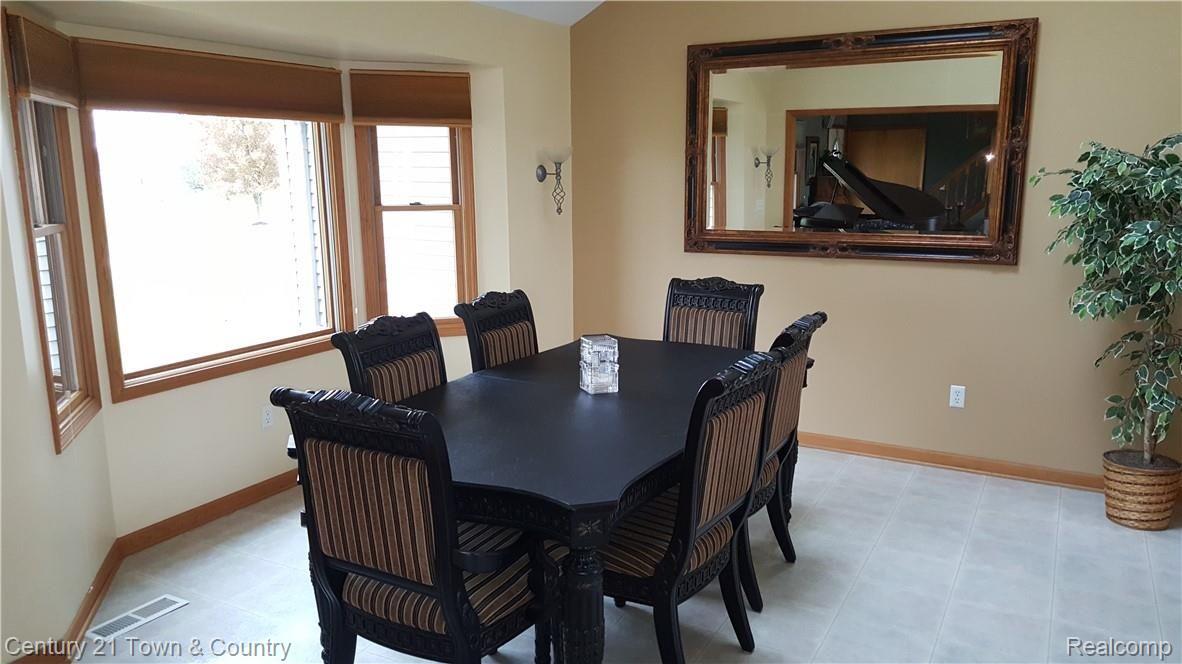 10352 Weber Road Columbus, MI 48063 - Photo 14 of 46 Dining Room