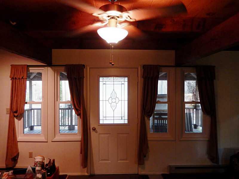 151 Chestnut Ridge Road Acme, PA 15610 - Photo 3 of 19 Entry/Foyer.