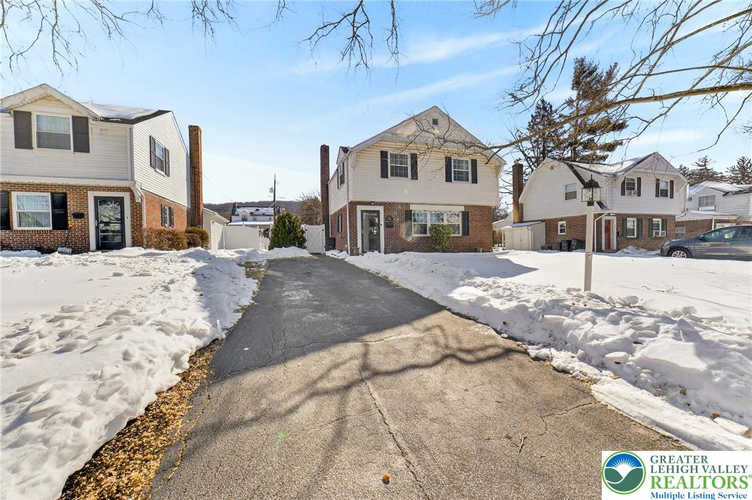 926 Buttonwood Street Emmaus, PA 18049 - Photo 2 of 63 a view of a large white house