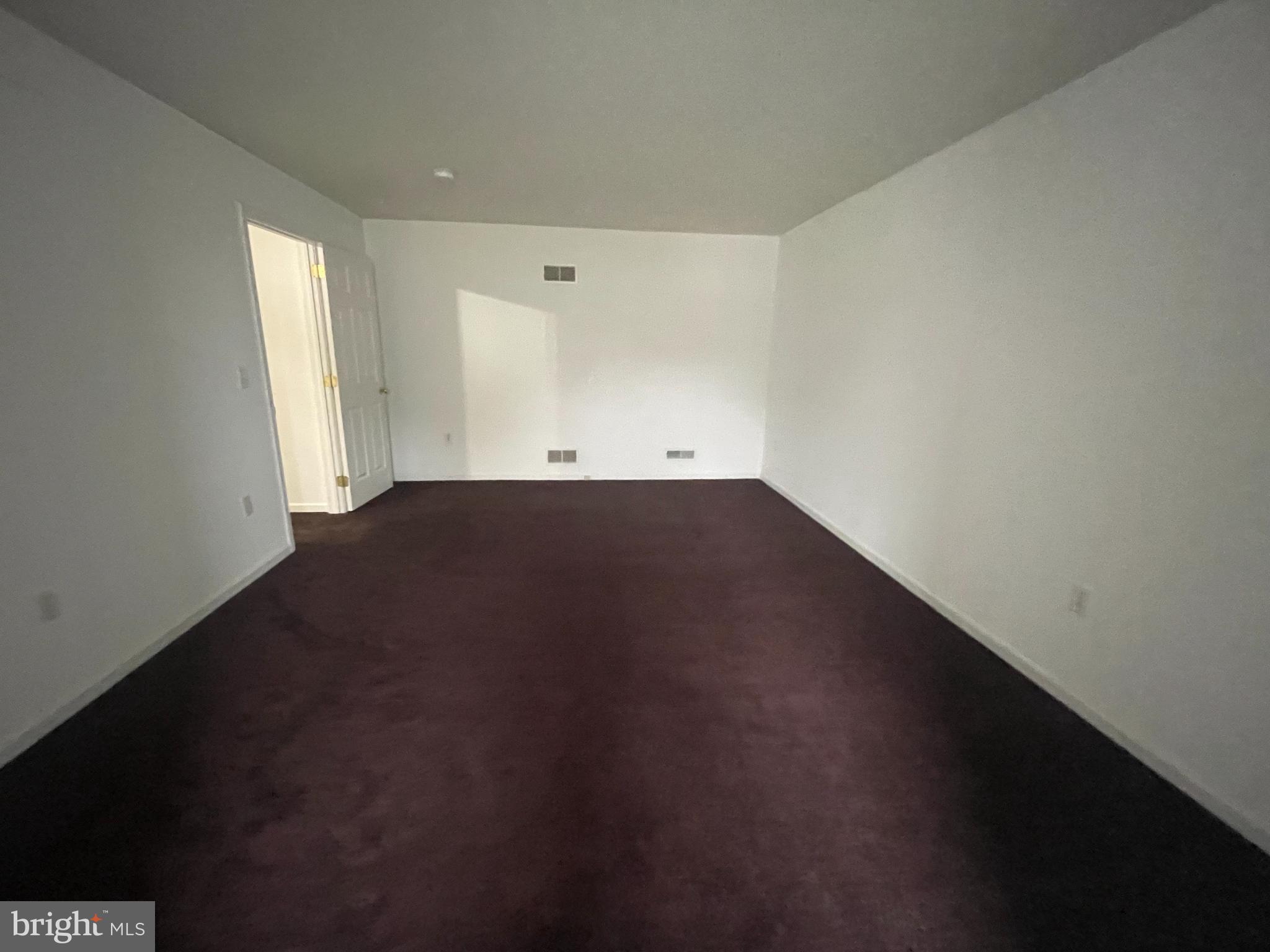 115 Springbrook Court Lancaster, PA 17603 - Photo 14 of 20 Spacious room with inviting potential.