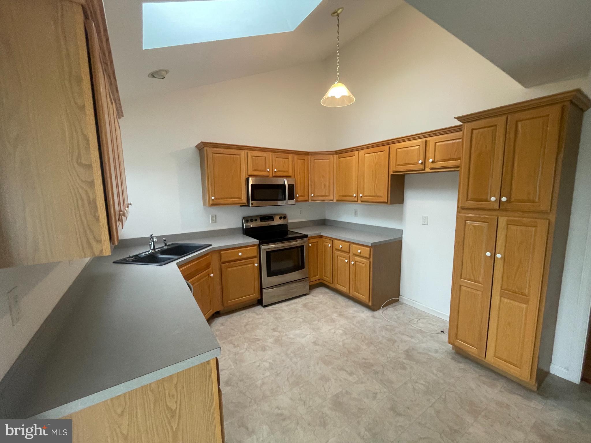 115 Springbrook Court Lancaster, PA 17603 - Photo 4 of 20 Bright and airy kitchen with modern finishes.
