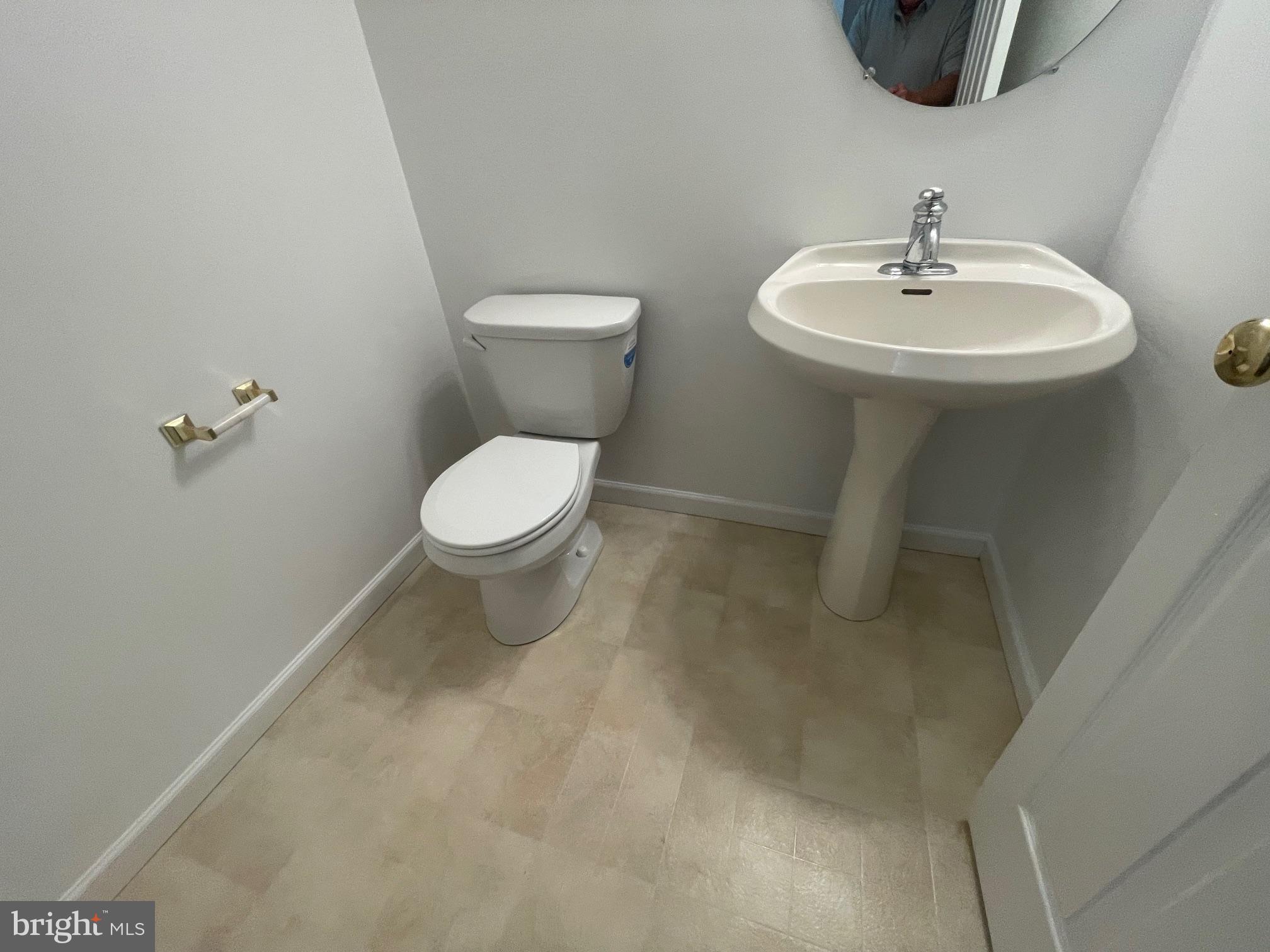 115 Springbrook Court Lancaster, PA 17603 - Photo 7 of 20 Modern bathroom with sleek fixtures.