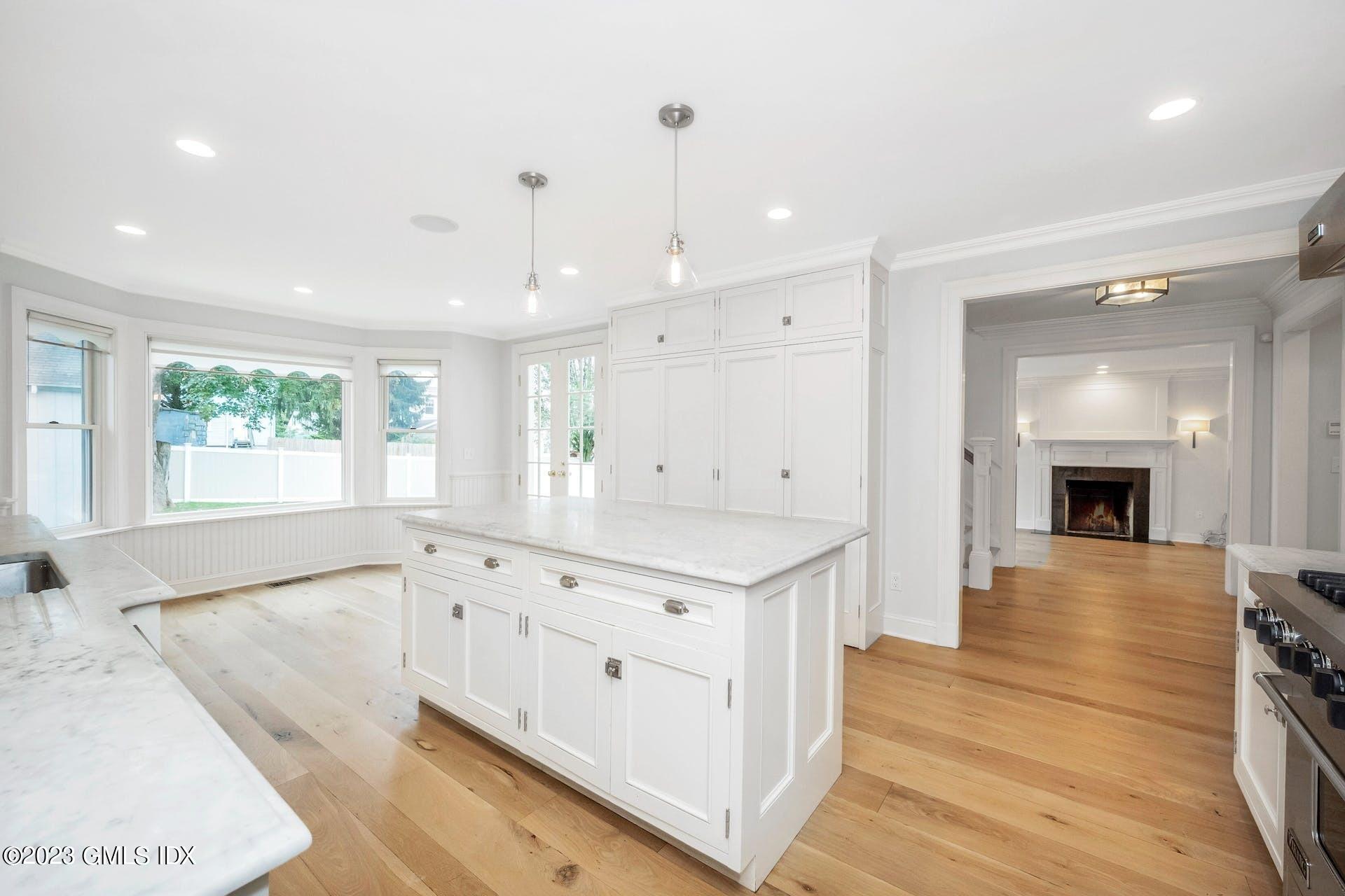 10 Thorn Hill Road Riverside, CT 06878 - Photo 5 of 29 008-451977-MTZ_3224_12844932