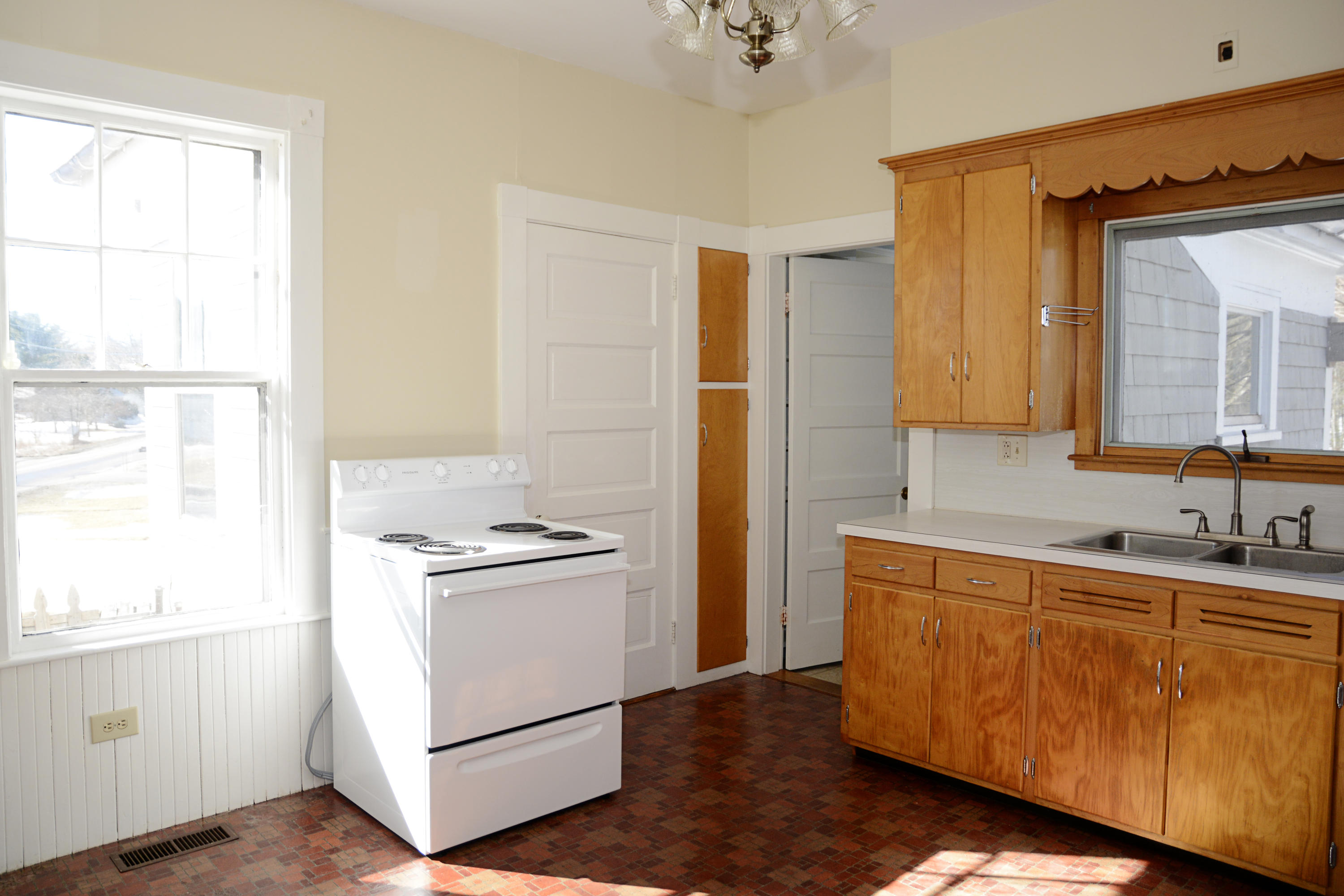 206 Western Road Warren, ME 04864 - Photo 15 of 52 206_Western_Rd_Warren_Kitchen4