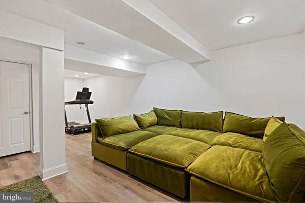$850,000 | 12527 Chasbarb Terrace, Herndon, VA 20171