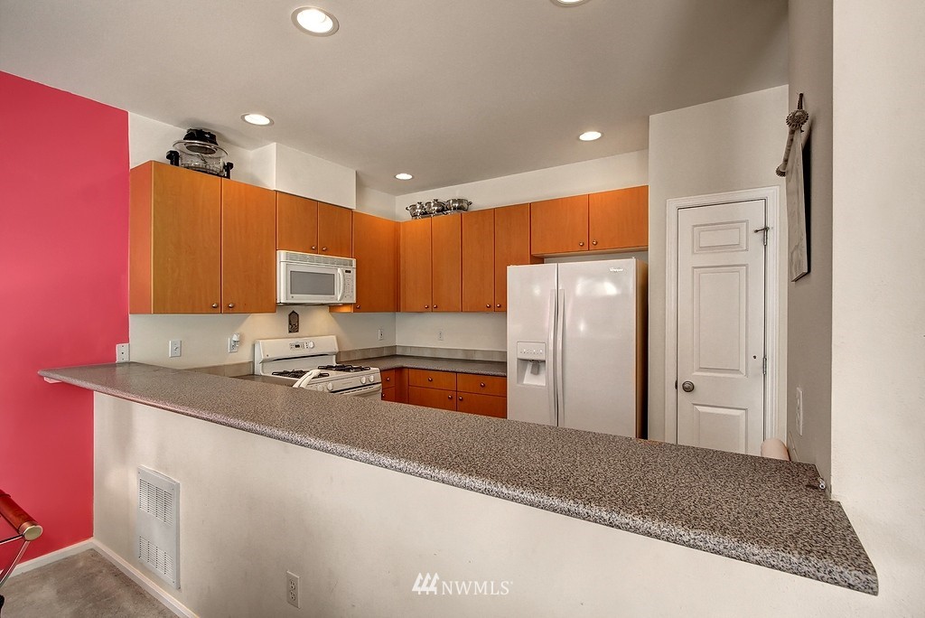 4901 Lake Place South, Unit B Renton, WA 98055 - Photo 8 of 25 Gallery Image 8