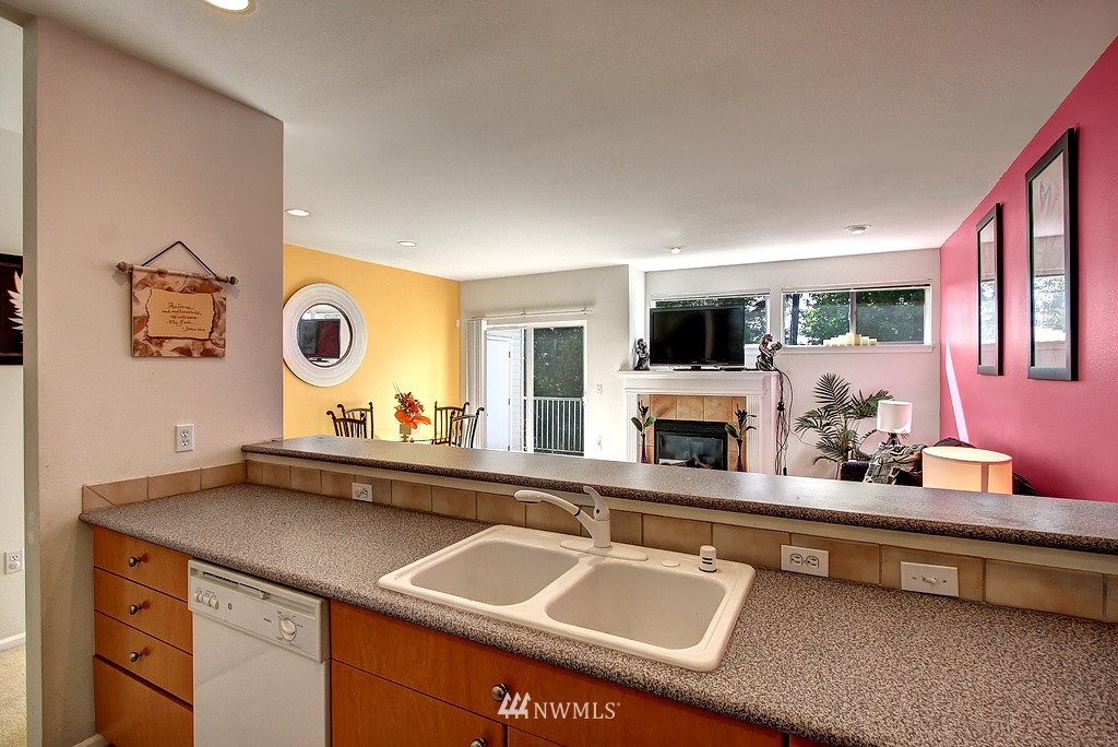 4901 Lake Place South, Unit B Renton, WA 98055 - Photo 9 of 25 Gallery Image 9