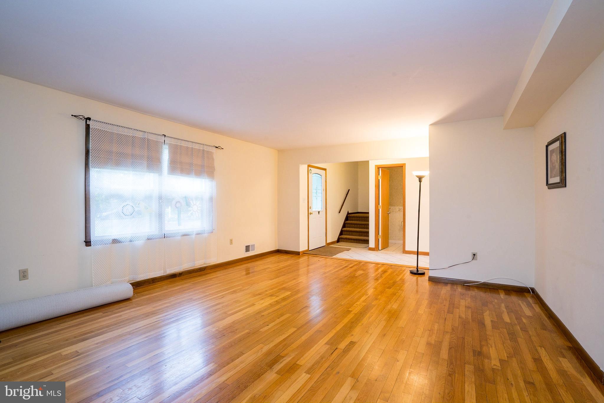 11 Whitcomb Road Hightstown, NJ 08520 - Photo 5 of 40