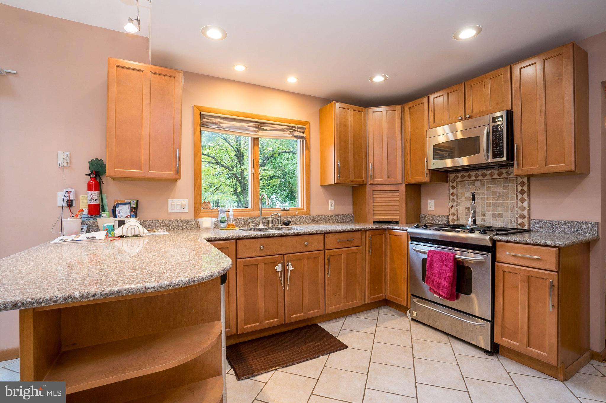 11 Whitcomb Road Hightstown, NJ 08520 - Photo 8 of 40