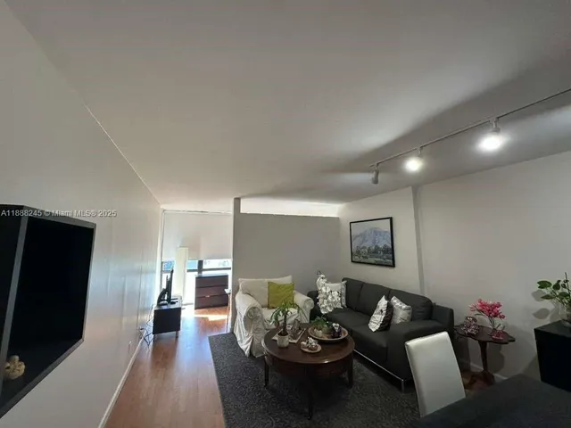 $1,800 | 1000 Parkview Drive, Unit 627, Hallandale Beach, FL 33009