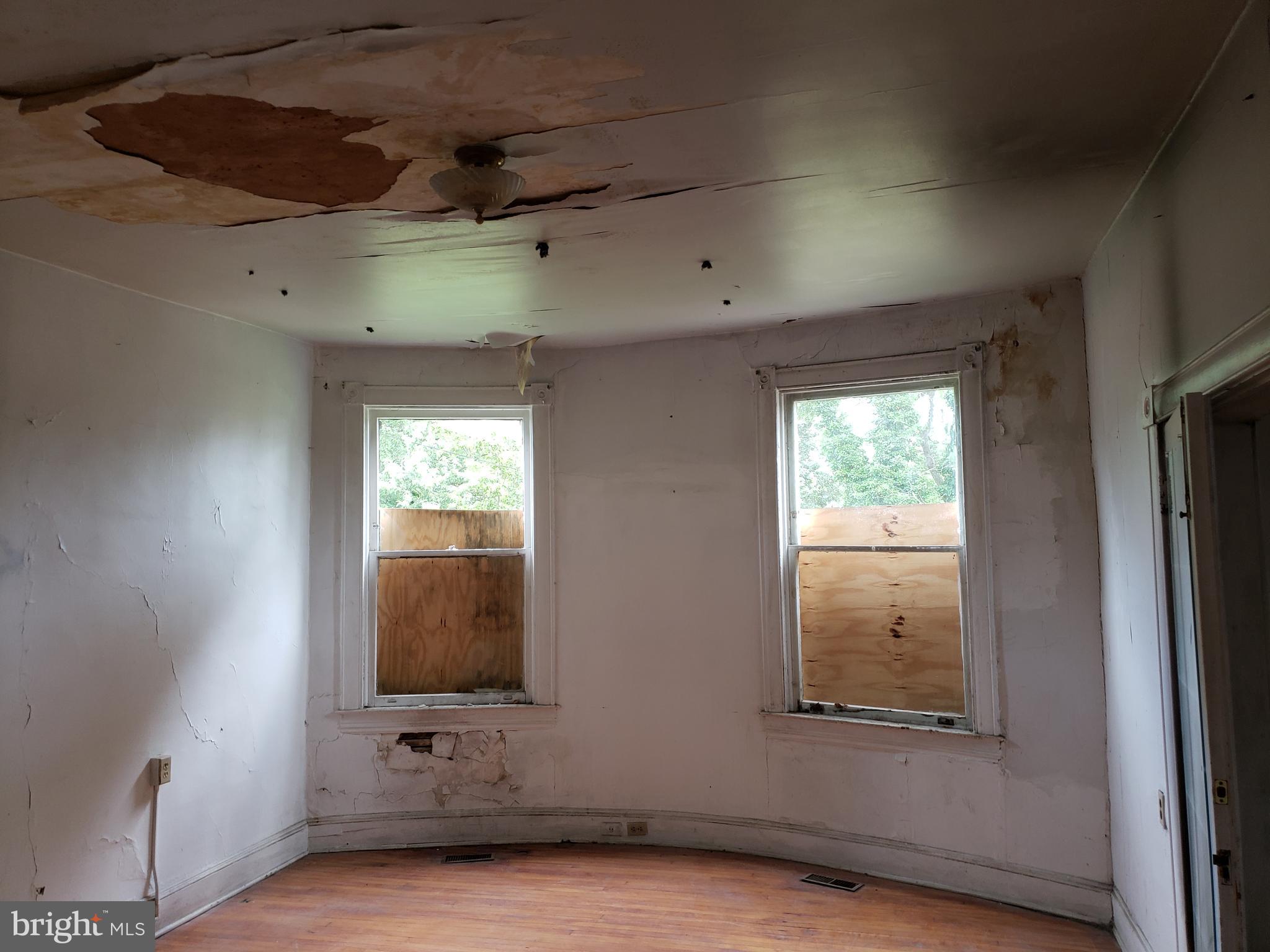 413 North Bend Road Baltimore, MD 21229 - Photo 15 of 32 DINING ROOM