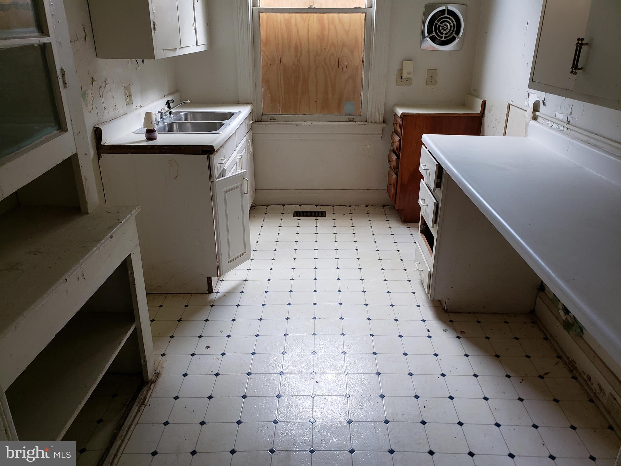 413 North Bend Road Baltimore, MD 21229 - Photo 16 of 32 KITVHEN