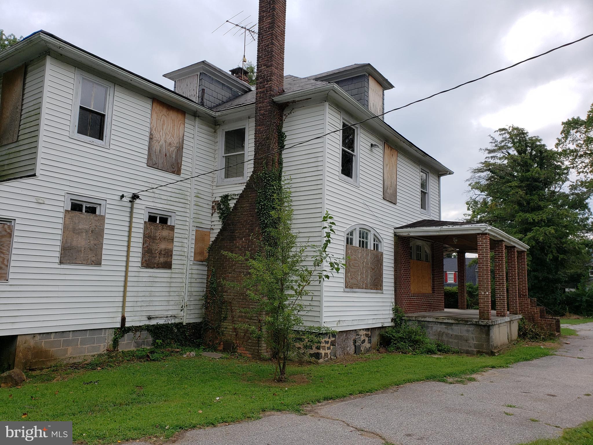 413 North Bend Road Baltimore, MD 21229 - Photo 7 of 32 SIDE VIEW