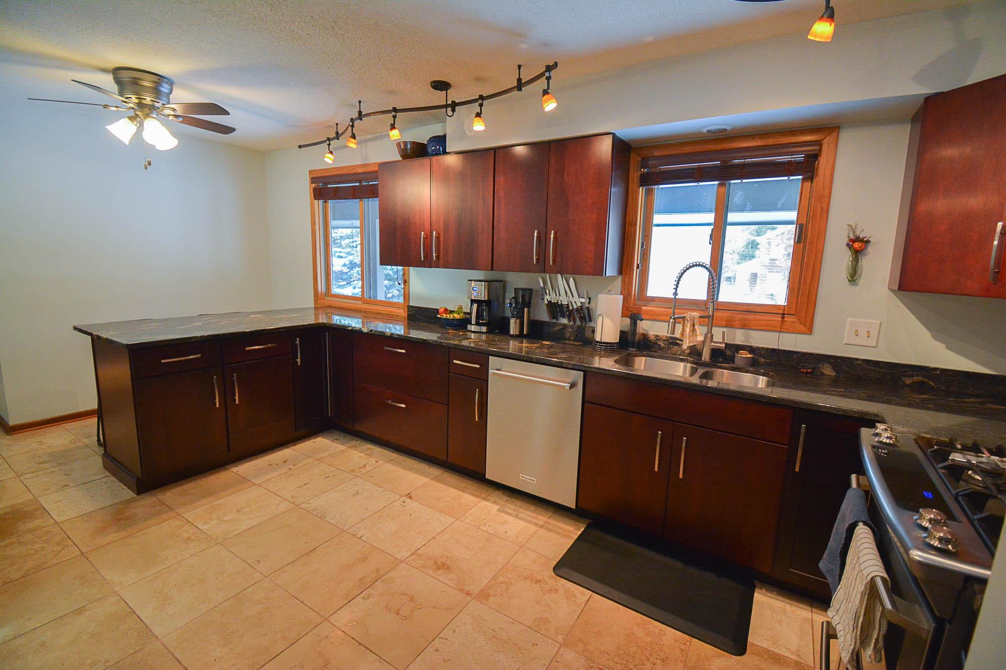 1410 Folwell Drive Southwest Rochester, MN 55902 - Photo 7 of 40