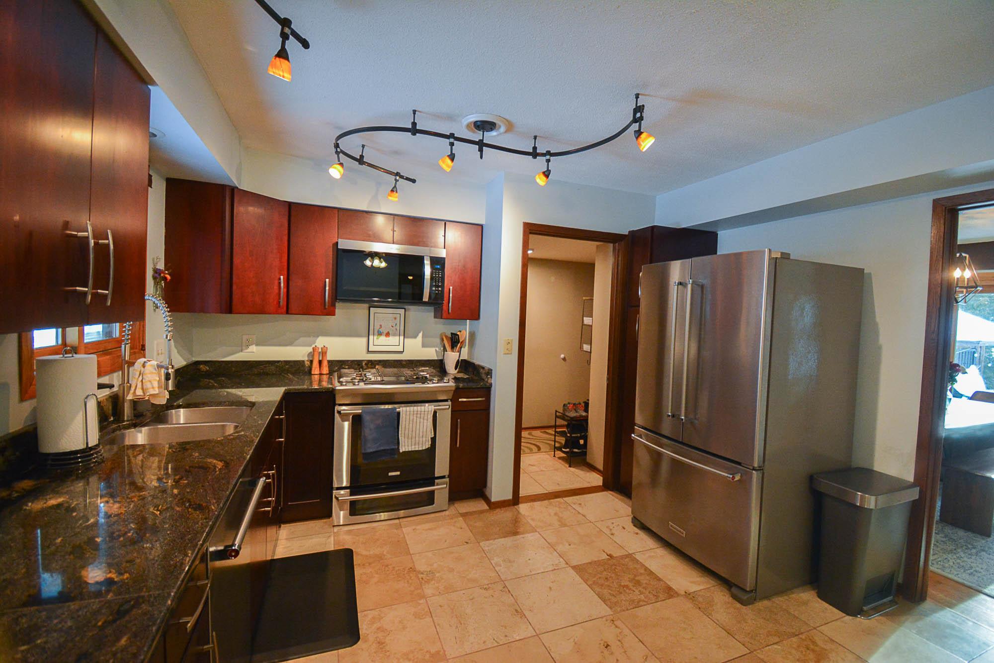 1410 Folwell Drive Southwest Rochester, MN 55902 - Photo 8 of 40