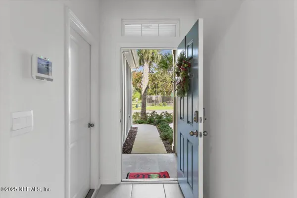 a view of entryway with window