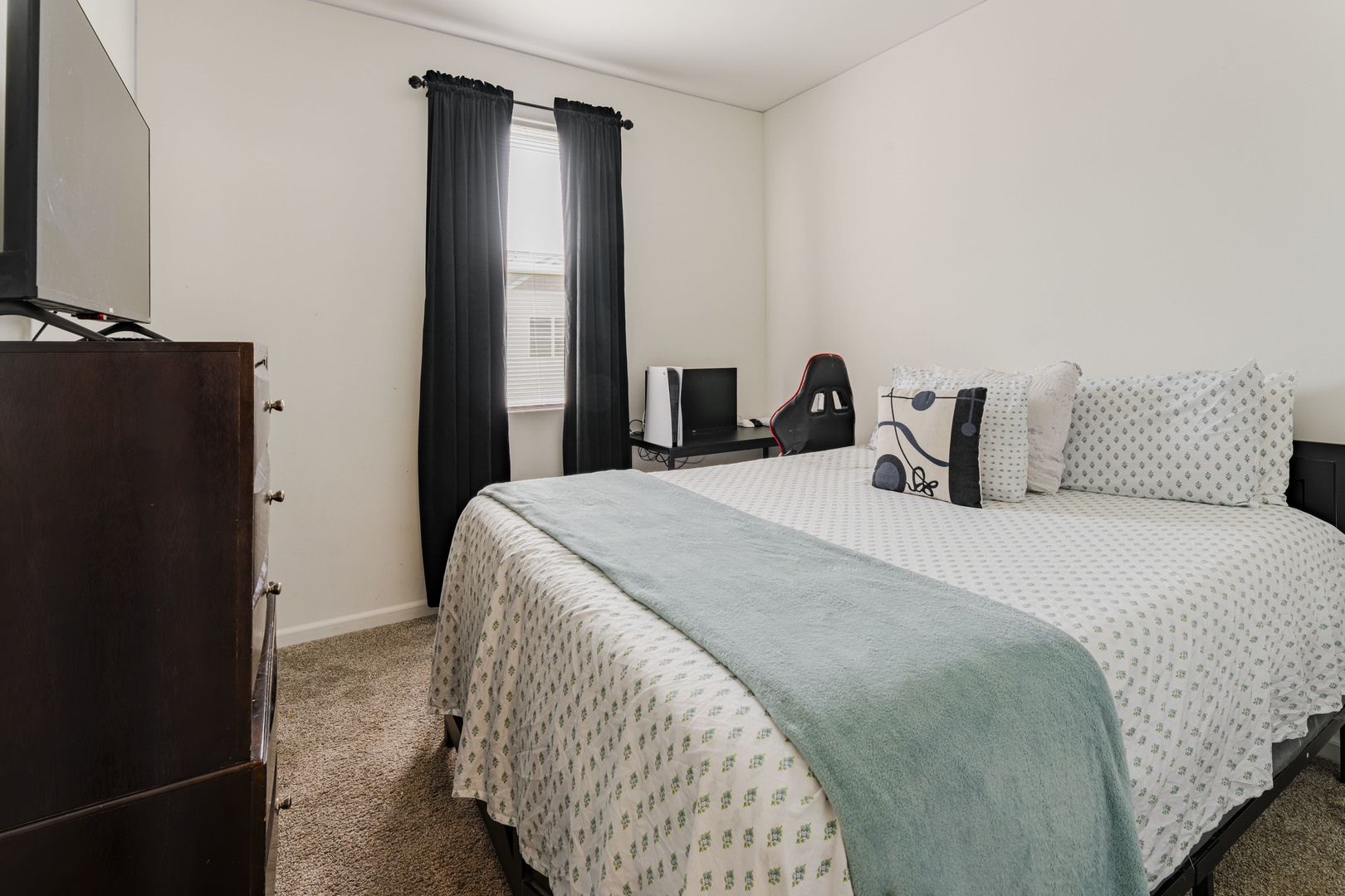 482 Comstock Road South Elgin, IL 60177 - Photo 17 of 23 a bedroom with a bed and a flat tv screen