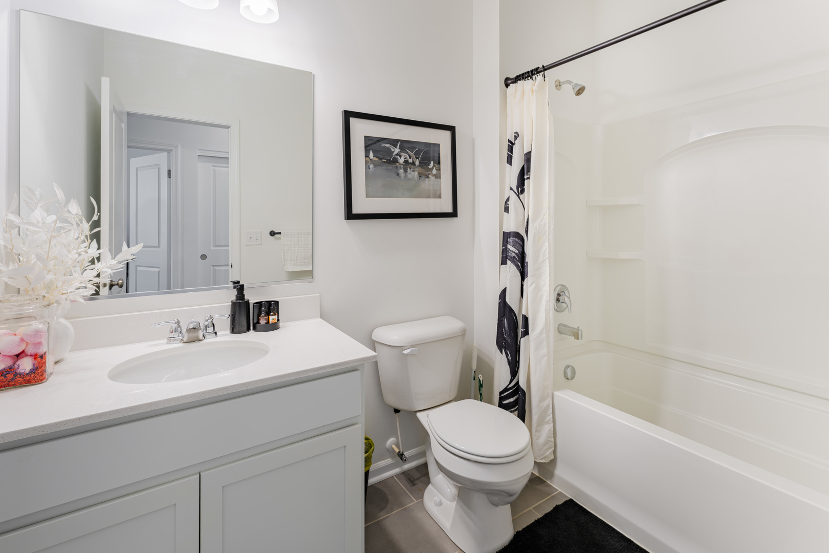 482 Comstock Road South Elgin, IL 60177 - Photo 19 of 23 a bathroom with a sink a toilet and a bathtub
