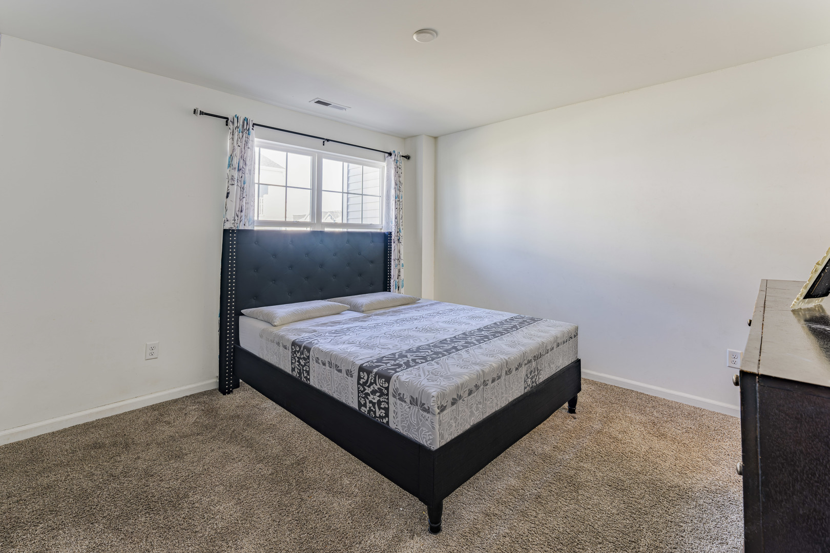 482 Comstock Road South Elgin, IL 60177 - Photo 20 of 23 a bedroom with a bed and window