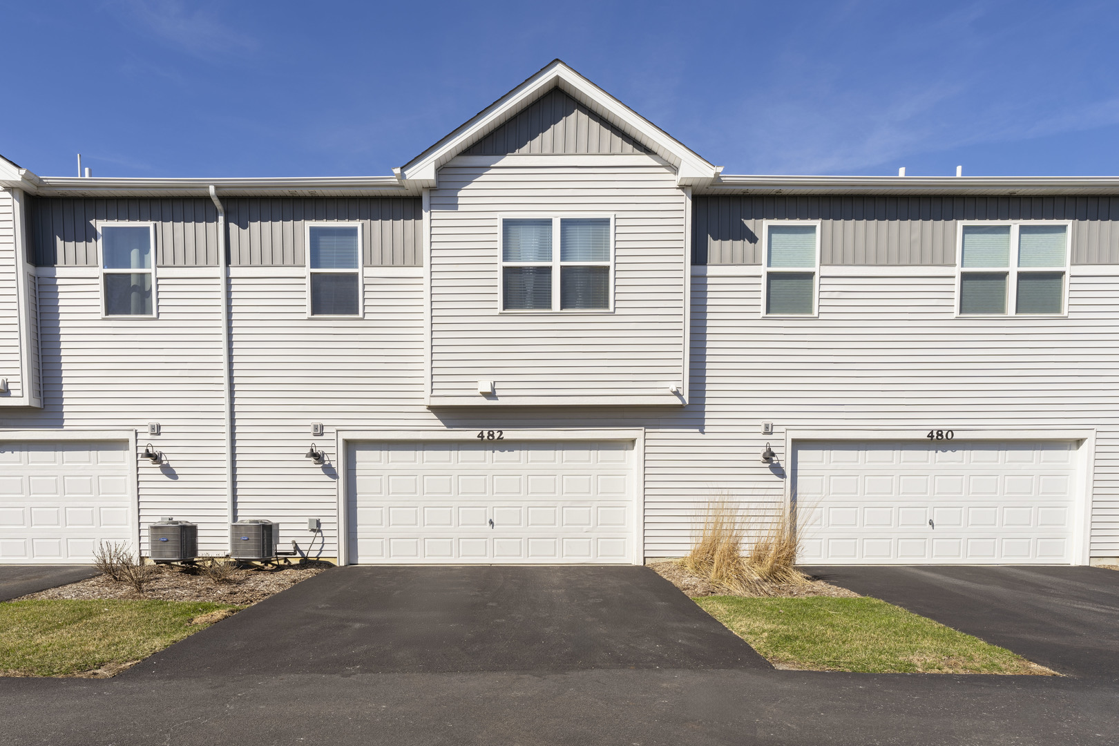 482 Comstock Road South Elgin, IL 60177 - Photo 2 of 23 a view of a house with a yard
